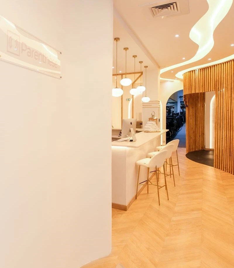 Accueil et bar du Club de sport premium Parenthèse à Boulogne-Billancourt