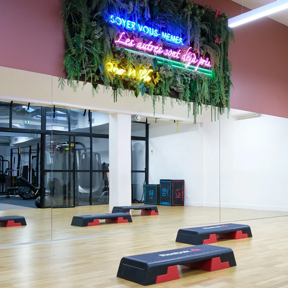 Salle de cours collectifs du club de sport premium Parenthèse à Boulogne-Billancourt