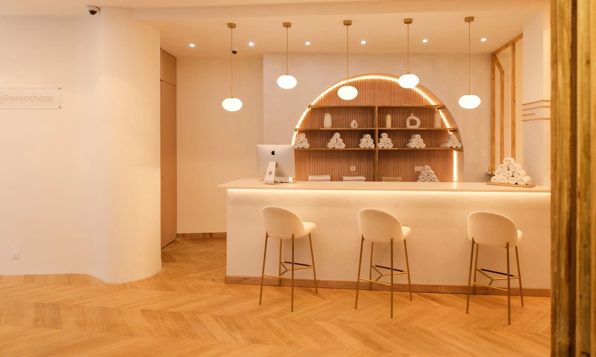 Accueil et bar du club de sport premium Parenthèse à Boulogne-Billancourt