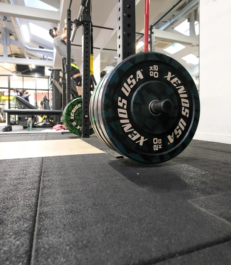 Espace renforcement musculaire du club de sport premium Parenthèse à Boulogne-Billancourt